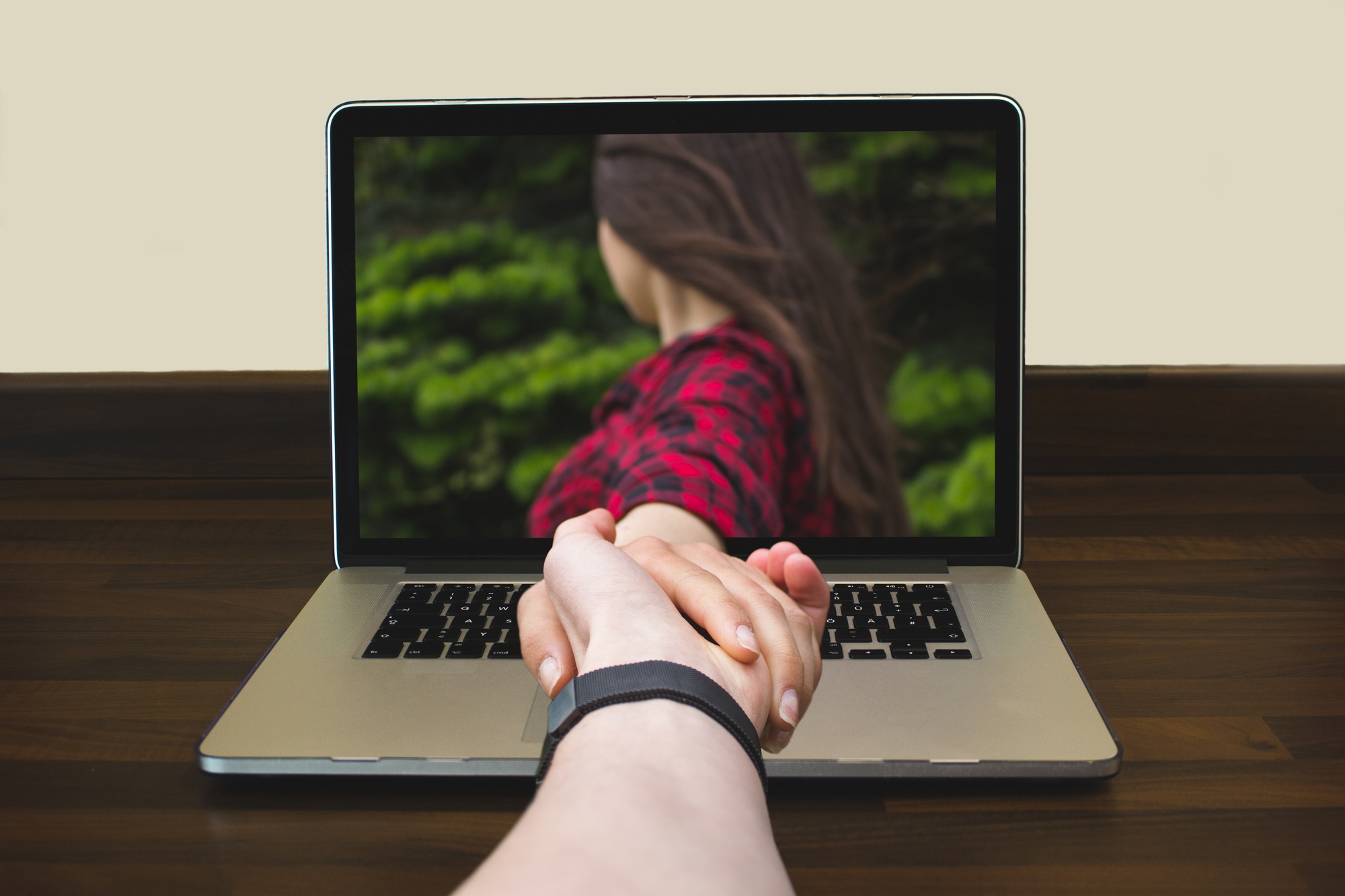 9 Tips To Make Your Long Distance Relationship Work